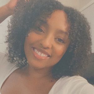 Meet your Posher, Danitra